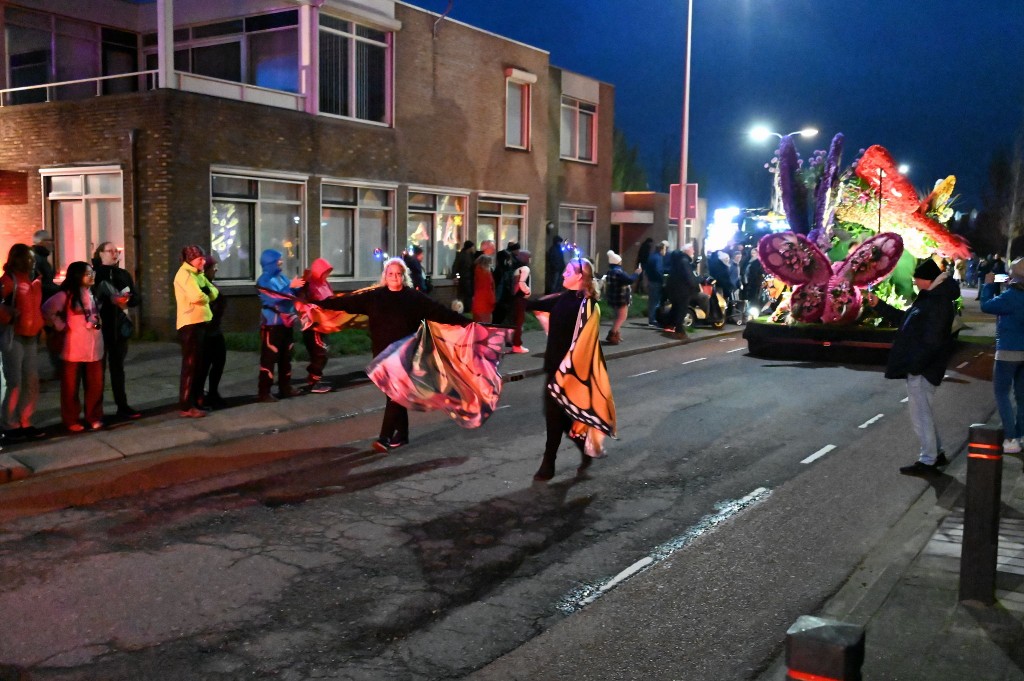 ../Images/Verlicht bloemencorso 2024 066.jpg